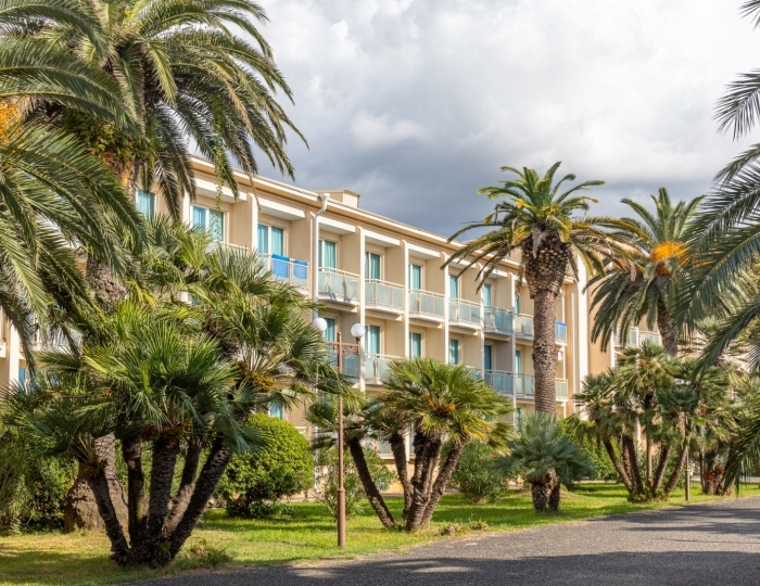 Отель Amza Park Hotel / Амза Гагра